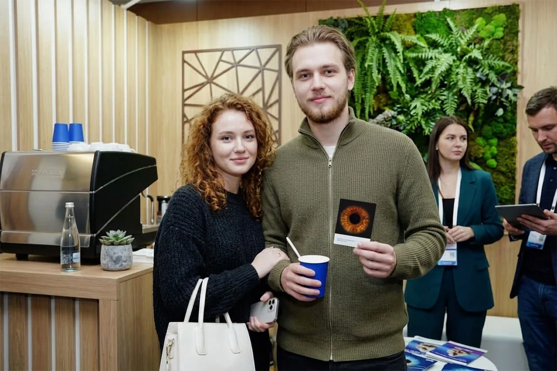 AI фотозона с фотографией радужки глаза