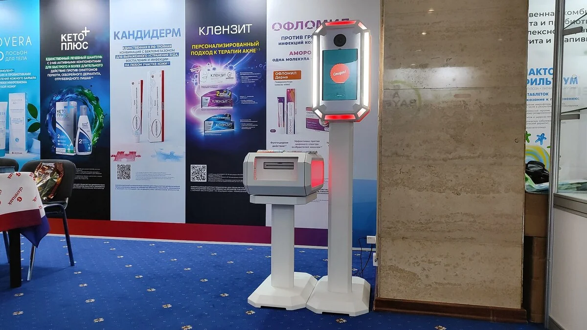 Фотобудка и печатный модуль на стенде Glenmark